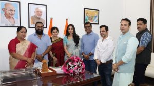Delhi Chief Minister Rekha Gupta with Kantara Team